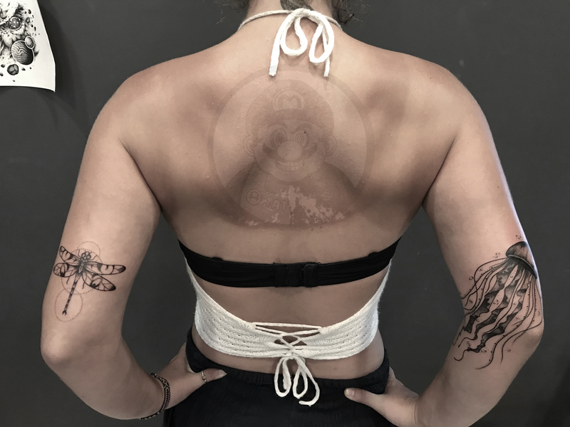 "chuồn chuồn luôn giỏi thích ứng với thời tiết, còn chú sứa kia có lẽ lại thích trôi theo dòng chảy của cuộc sống.. :3 "